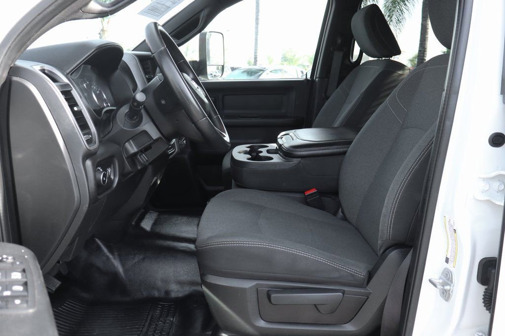 Used 2021 RAM 5500 Tradesman w/ Chrome Appearance Group RWD image 18