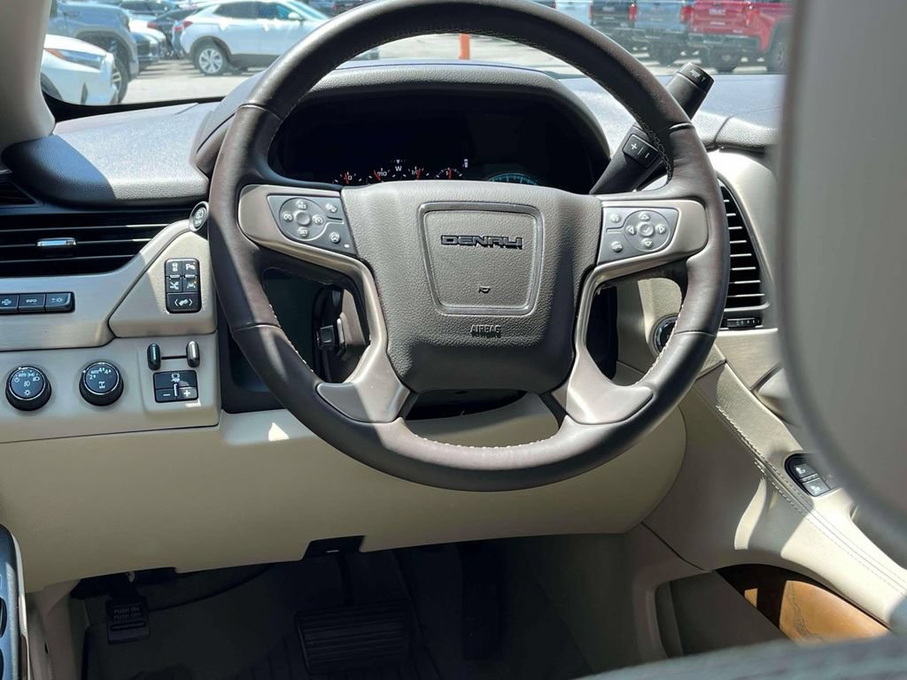 Certified 2020 GMC Yukon XL Denali w/ Denali Premium Package AWD/4WD image 12