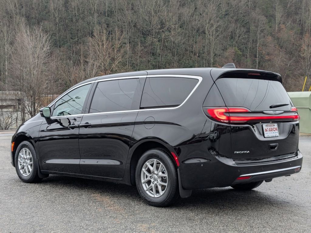 New 2025 Chrysler Pacifica Select image 17