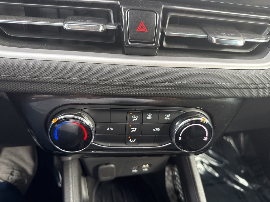 Used 2025 Chevrolet TrailBlazer LT w/ Driver Confidence Package image 12