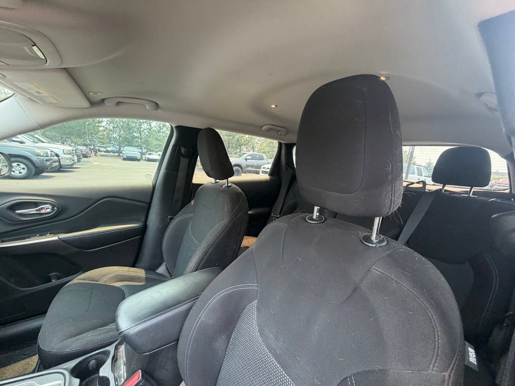 Used 2019 Jeep Cherokee Latitude w/ Popular Appearance Group AWD/4WD image 20
