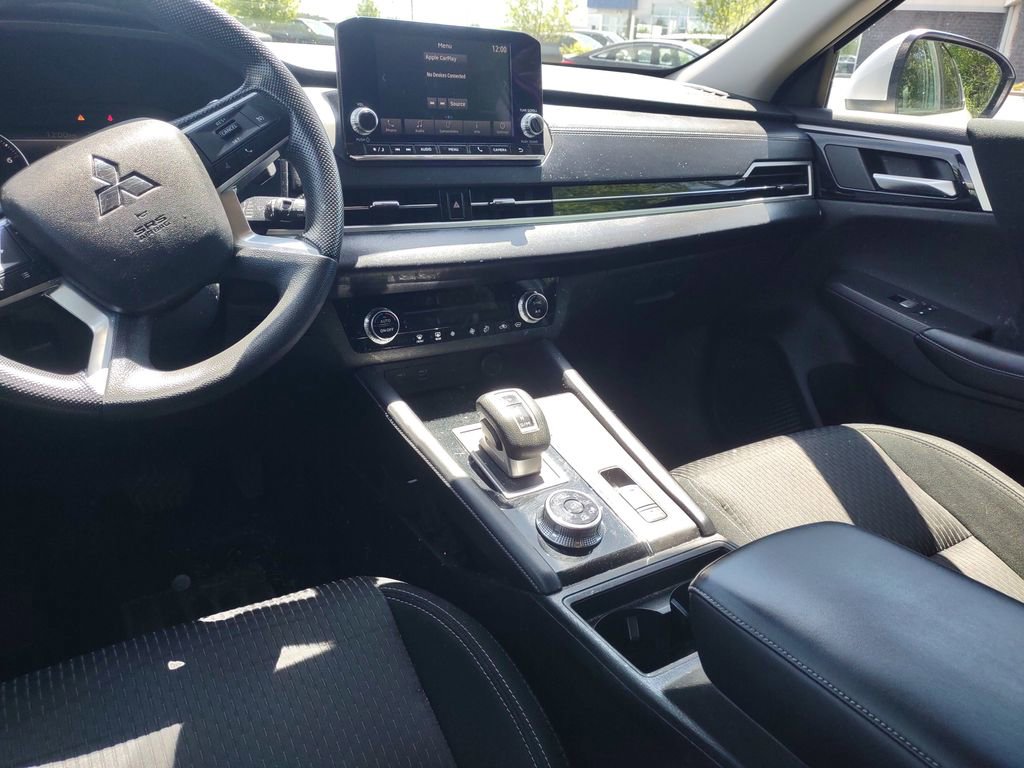 Used 2022 Mitsubishi Outlander ES AWD/4WD image 9
