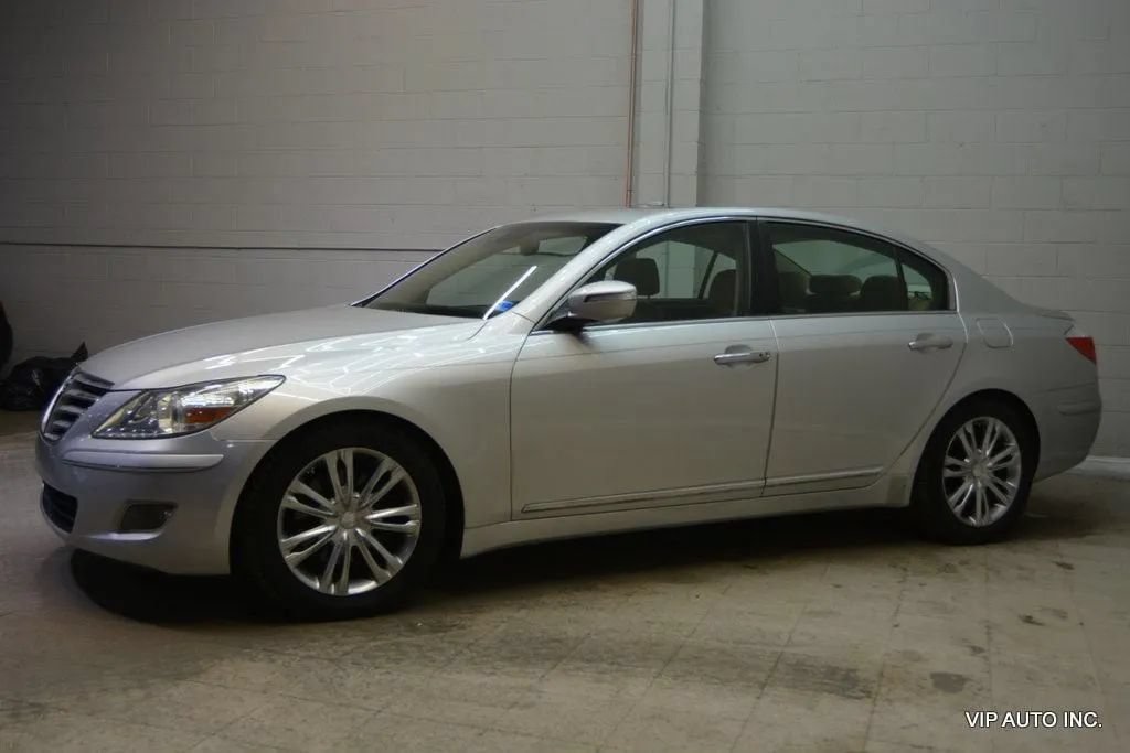 Used 2010 Hyundai Genesis 4.6 RWD image 28