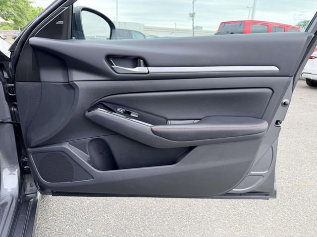 Used 2025 Nissan Altima 2.5 SR AWD/4WD image 8
