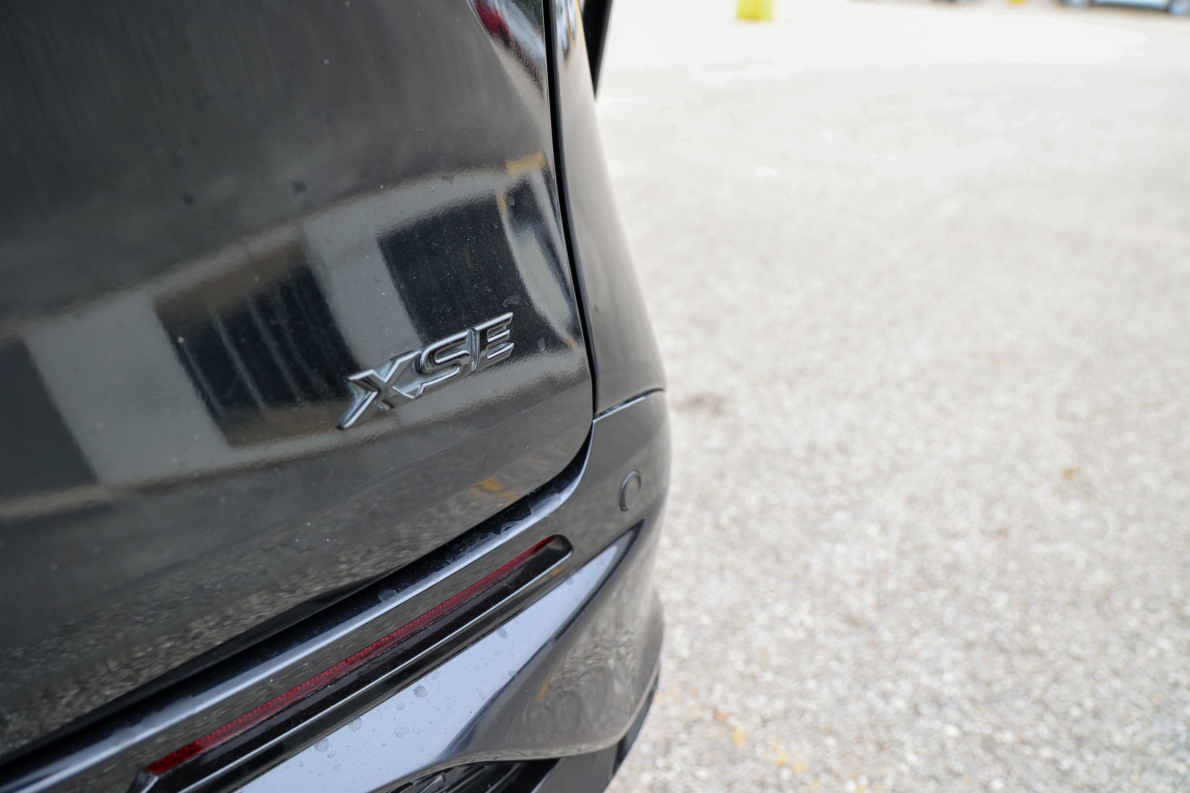Used 2025 Toyota Sienna XSE w/ XSE Plus Package FWD image 14
