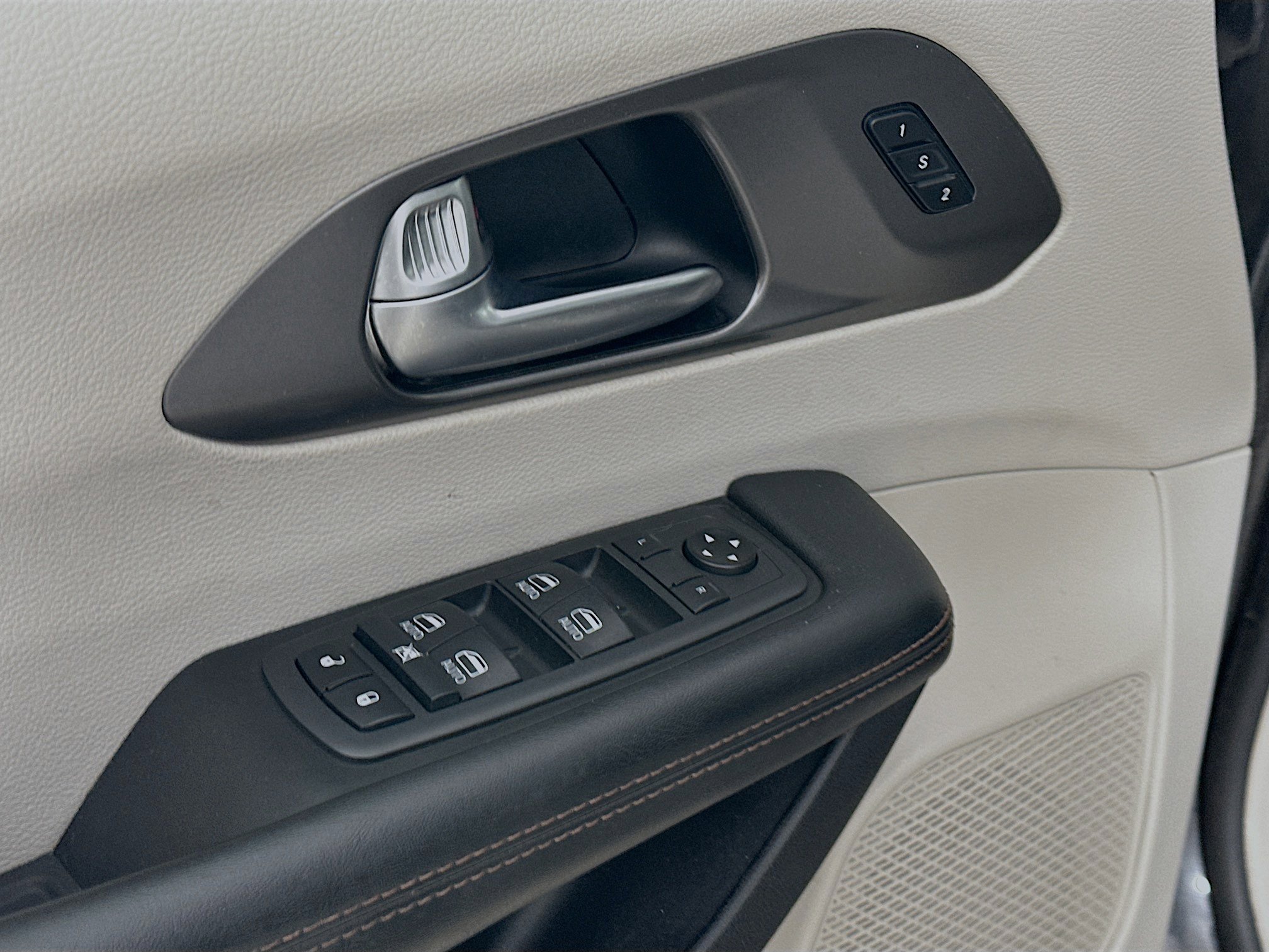 Used 2020 Chrysler Pacifica Touring-L Plus w/ Tire & Wheel Group image 22