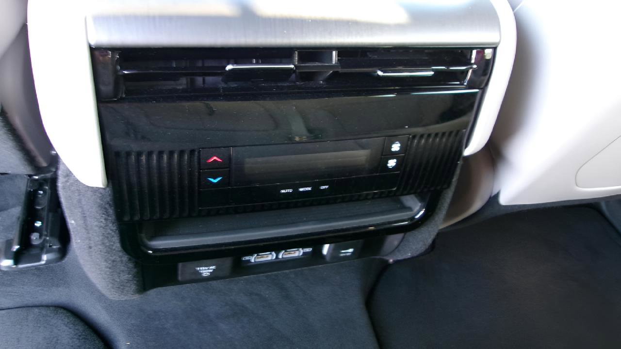 Used 2025 Jeep Wagoneer 4WD image 12