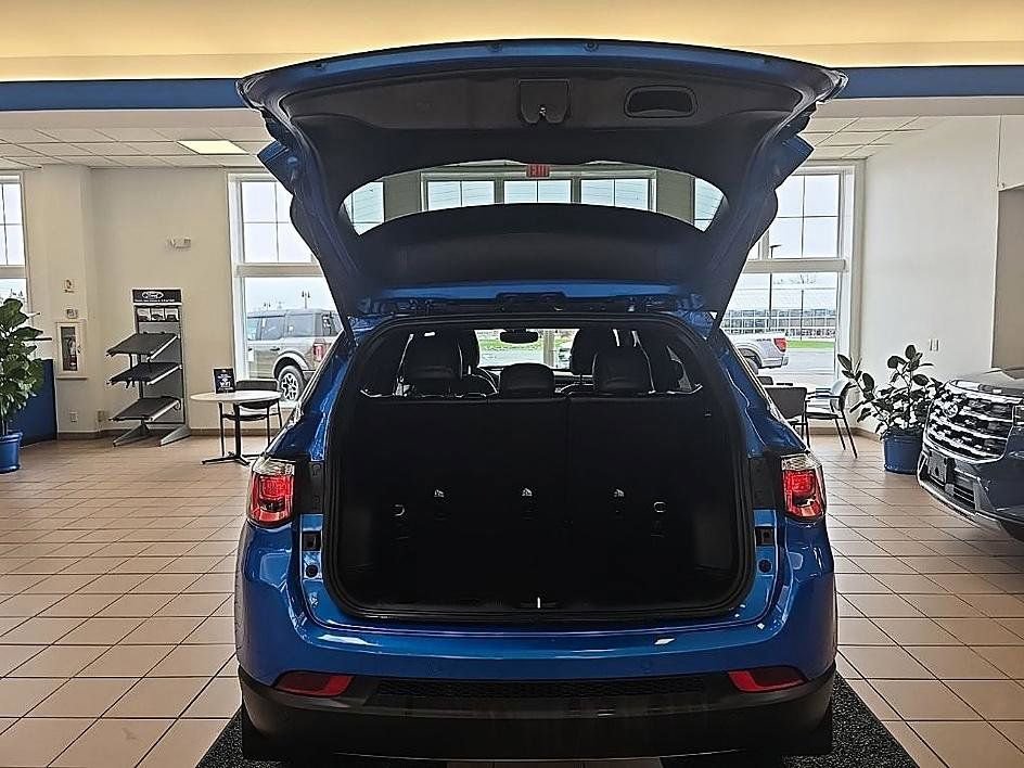 Used 2024 Jeep Compass Limited image 30