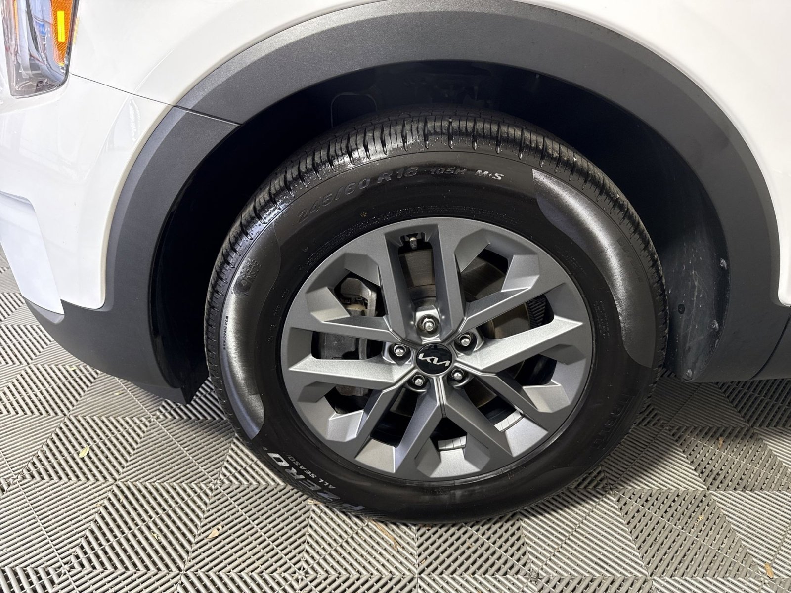 Used 2024 Kia Telluride LX image 12