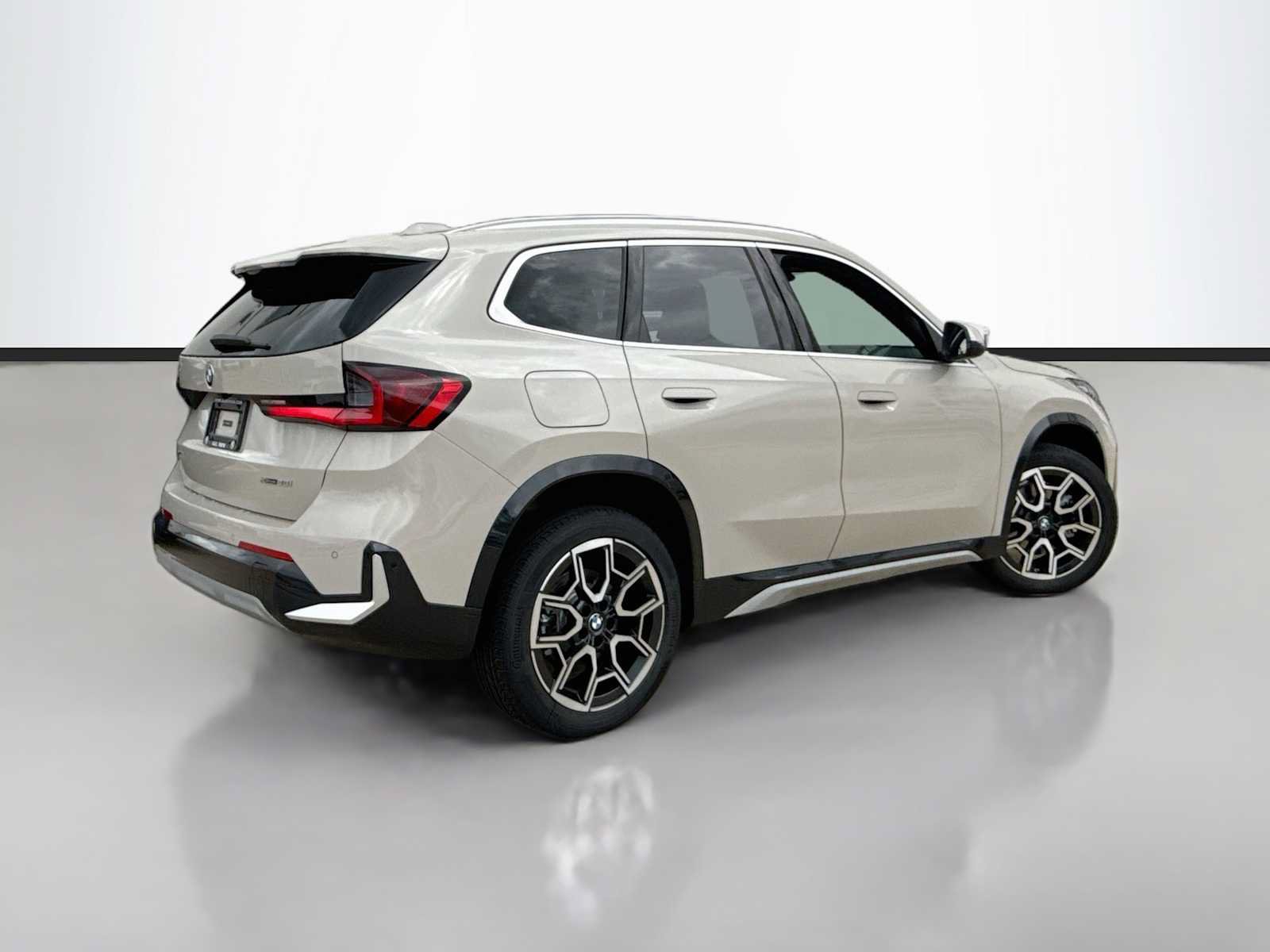 New 2027 BMW X1 xDrive28i AWD/4WD image 3
