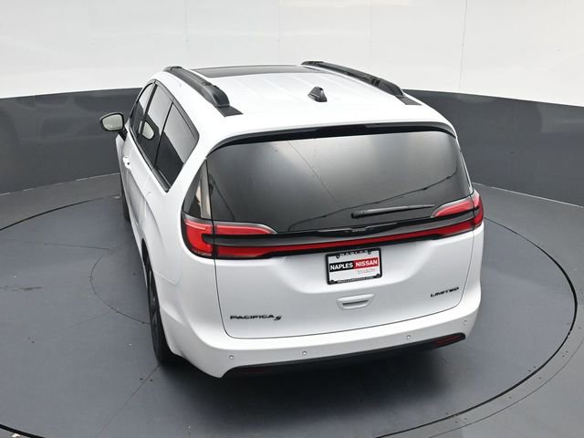 Used 2025 Chrysler Pacifica Limited image 42