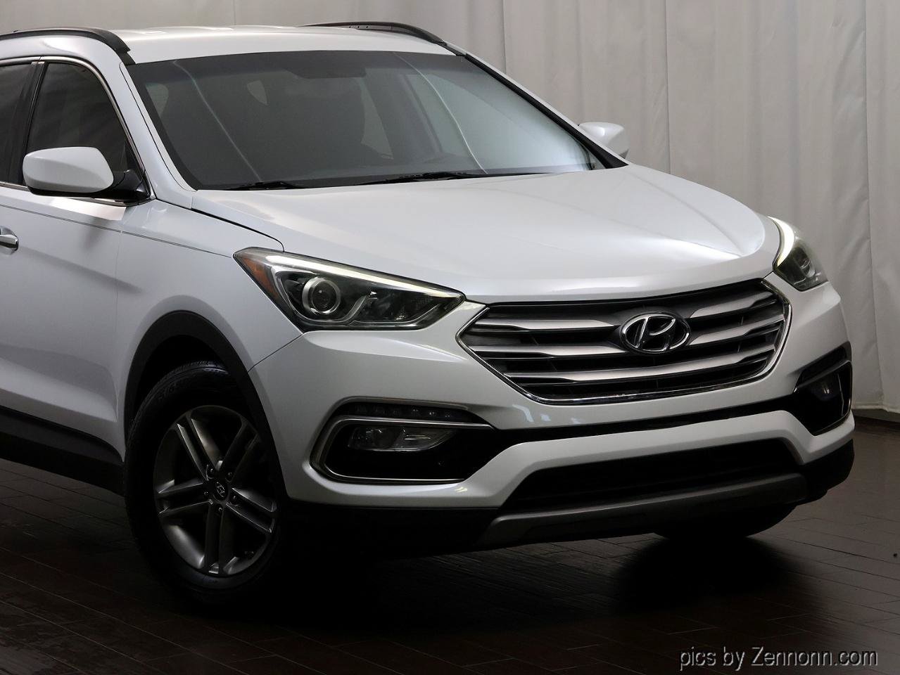Used 2017 Hyundai Santa Fe Sport FWD image 2