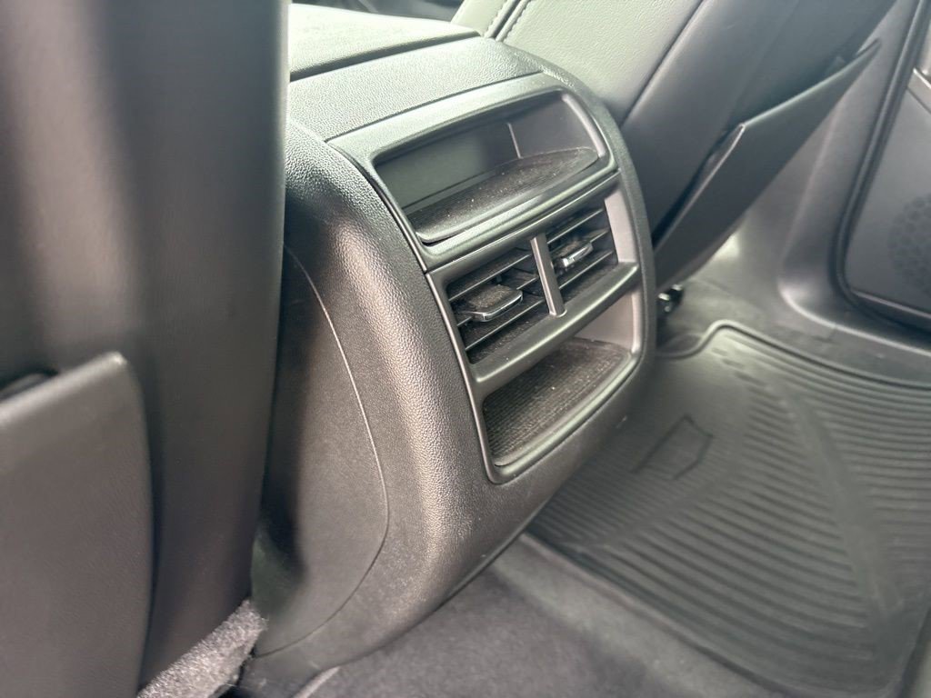 Certified 2022 Cadillac XT5 Sportv w/ LPO, ONYX Package image 15