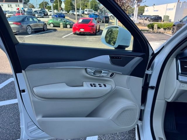 Used 2021 Volvo XC90 T5 Momentum w/ Protection Package AWD/4WD image 17