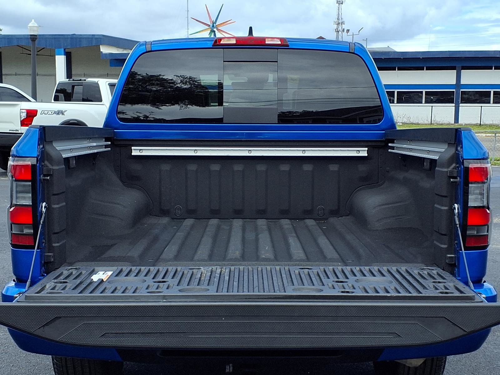 Used 2024 Nissan Frontier SL image 7