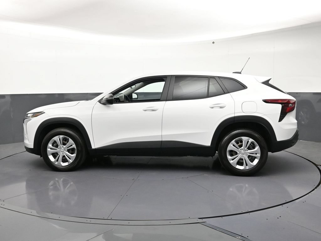 Used 2024 Chevrolet Trax LS FWD image 2