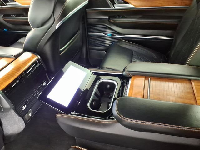 Used 2024 Jeep Grand Wagoneer L Series III image 10