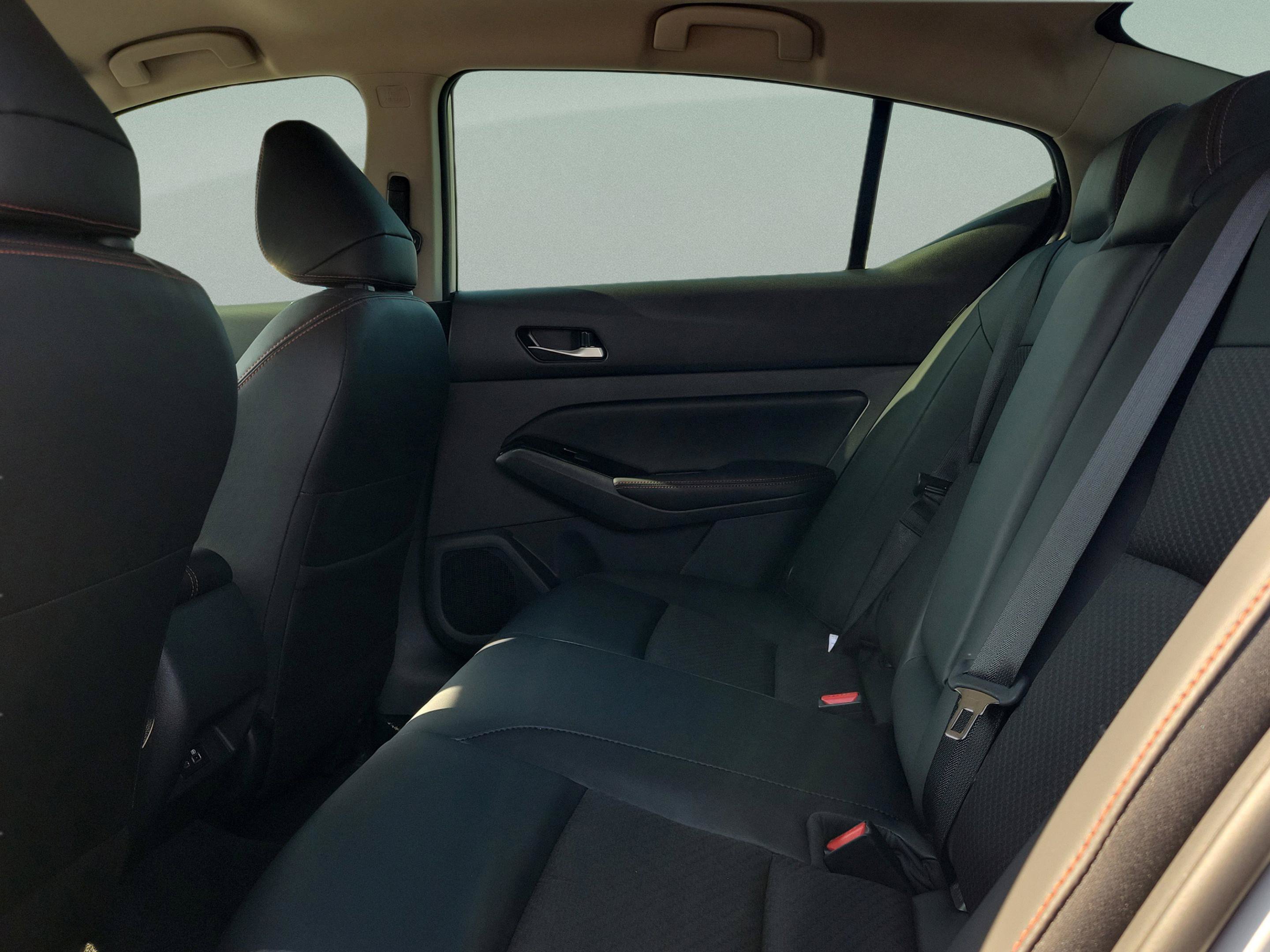 New 2025 Nissan Altima 2.5 SR FWD image 11