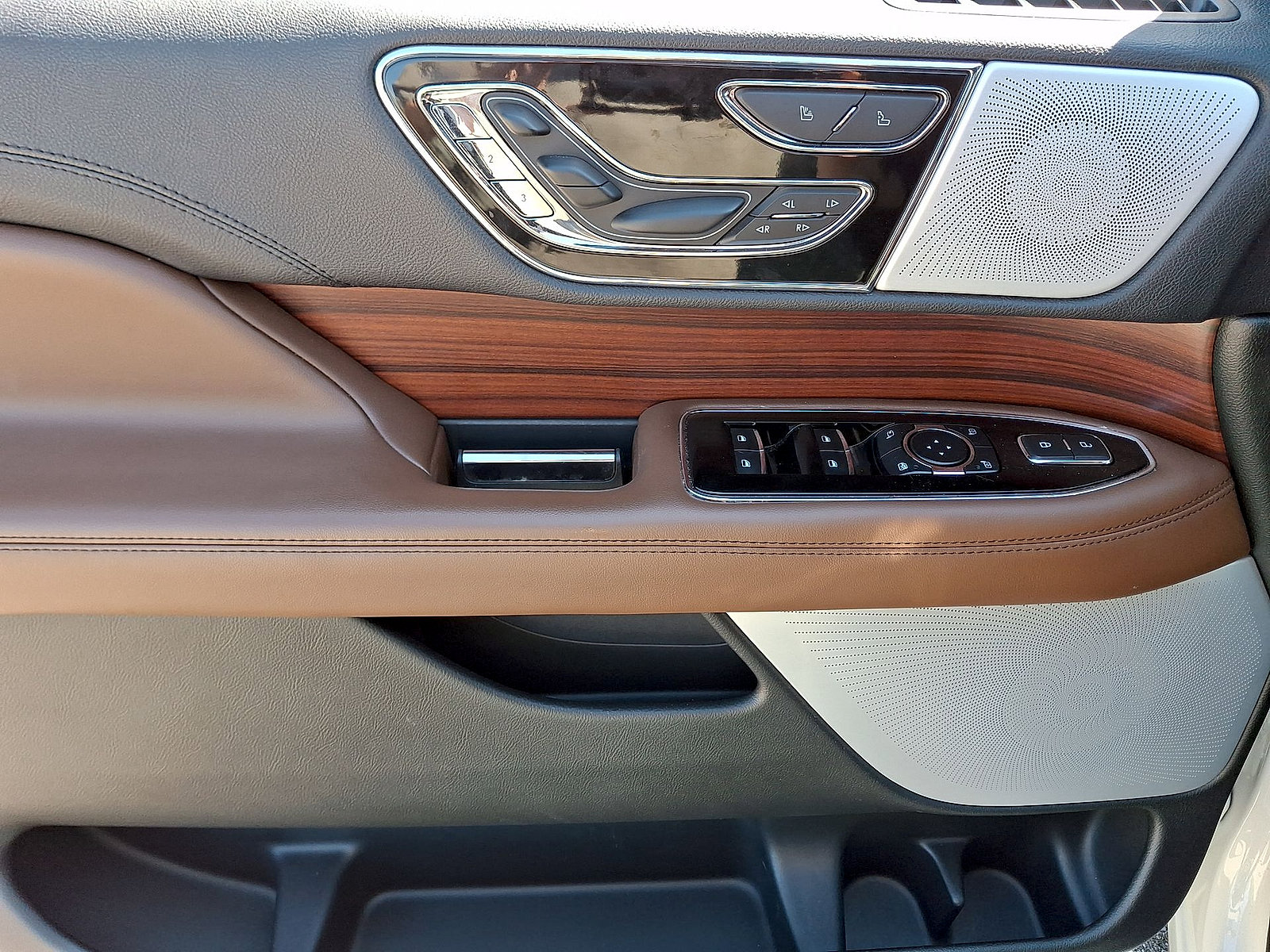 Used 2024 Lincoln Navigator L Reserve AWD/4WD image 10