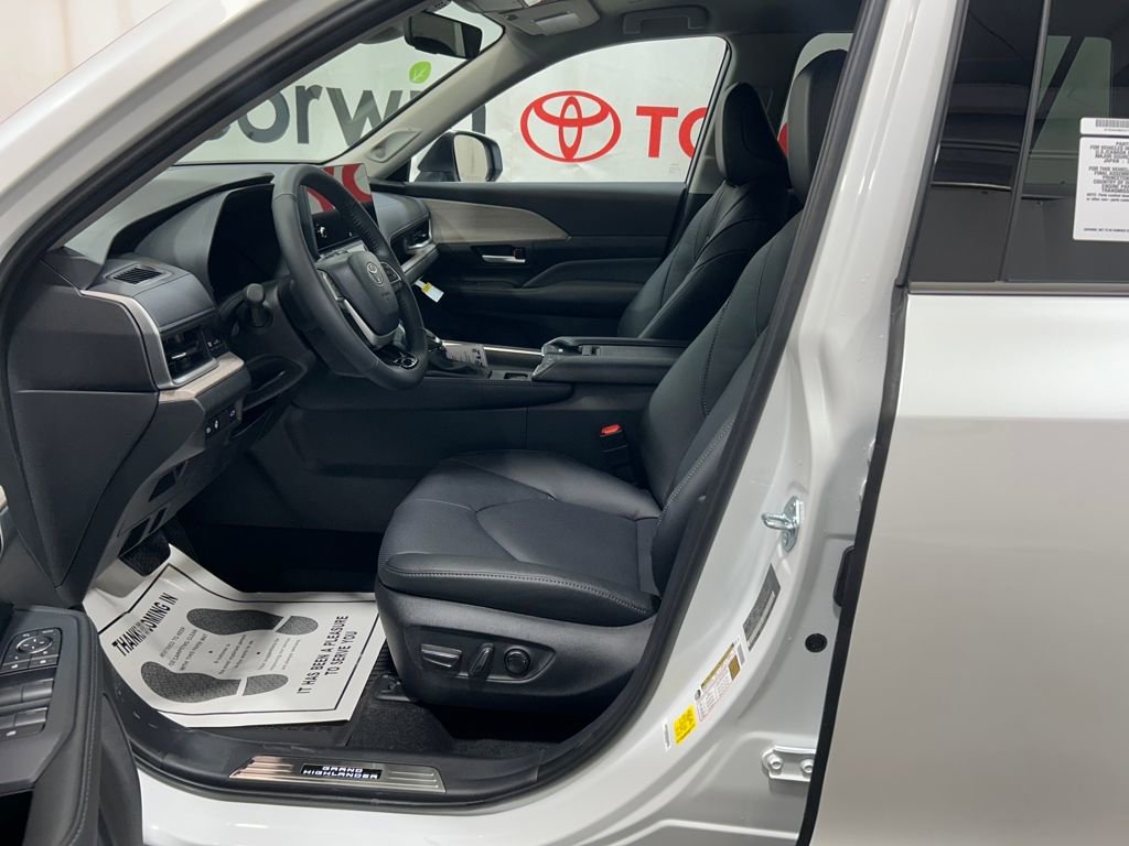 Used 2026 Toyota Grand Highlander Limited image 11