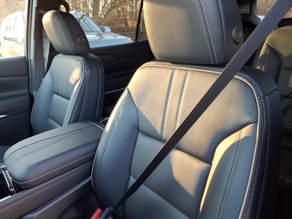 New 2026 Chevrolet Traverse High Country w/ LPO, Floor Liner Package image 12