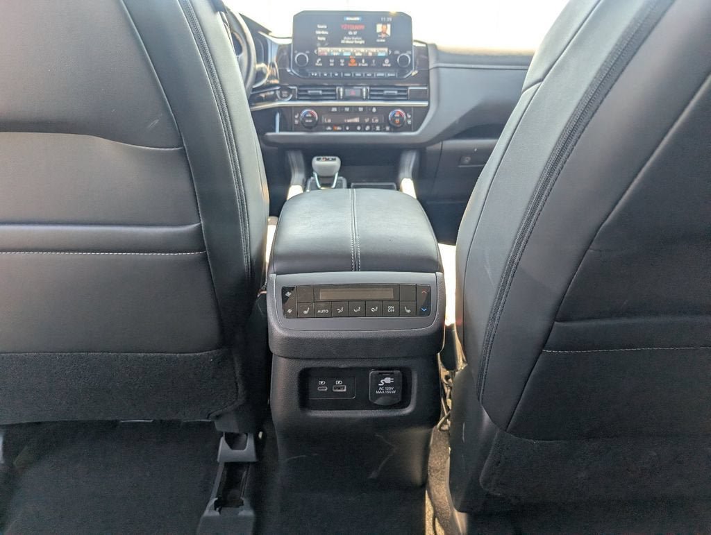 Used 2025 Nissan Pathfinder Platinum FWD image 34
