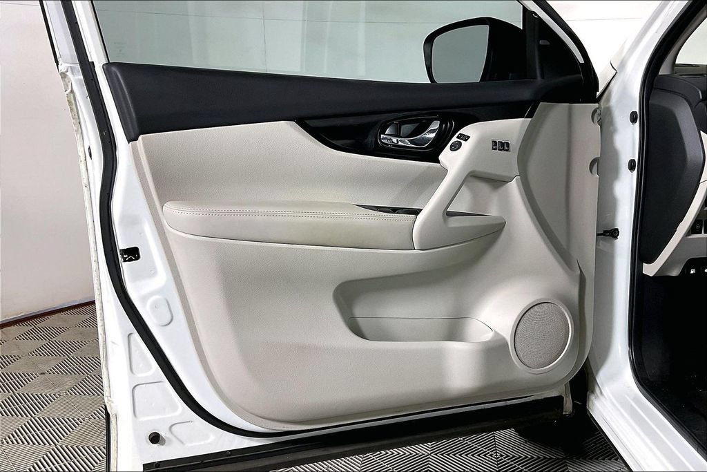 Used 2022 Nissan Rogue Sport SL w/ Premium Package FWD image 22