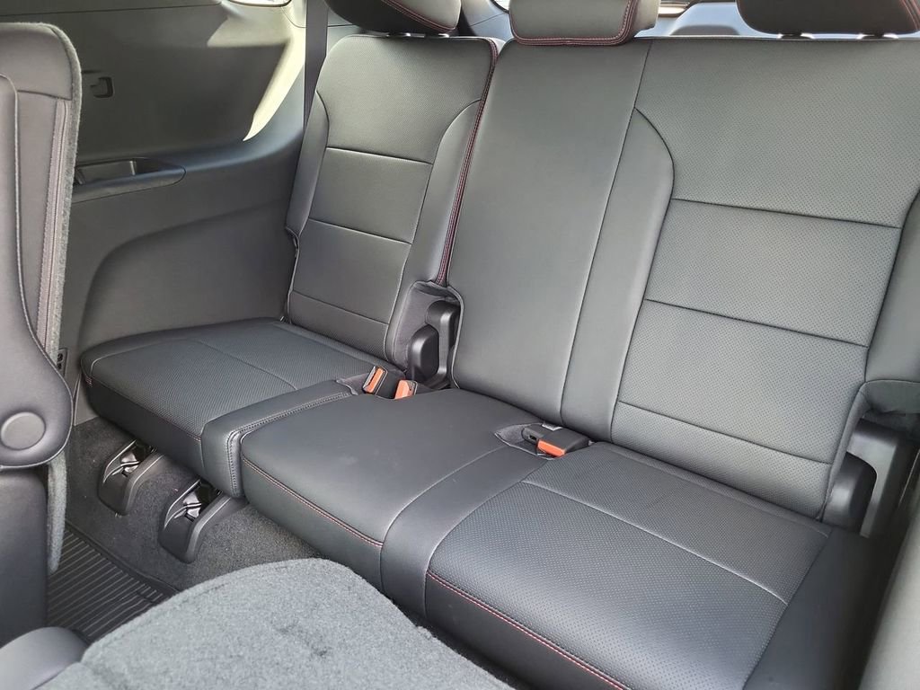 New 2026 Chevrolet Traverse RS w/ LPO, Floor Liner Package image 26