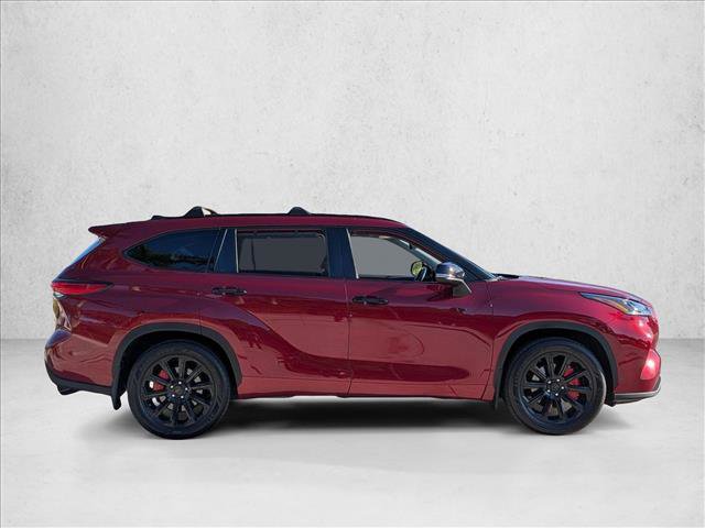 Used 2021 Toyota Highlander XLE FWD image 4
