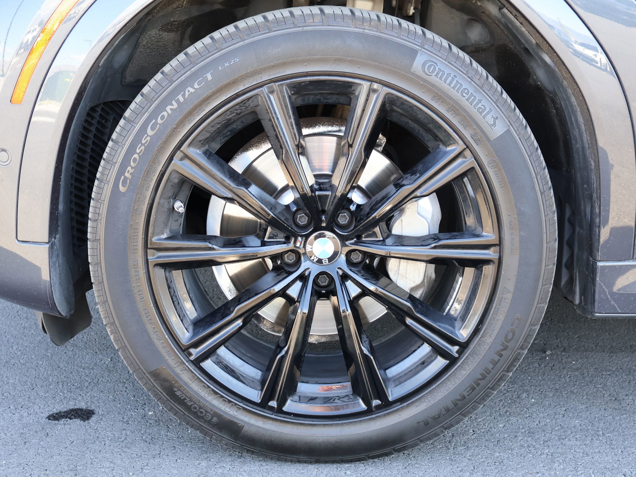Used 2021 BMW X6 xDrive40i w/ M Sport Package AWD/4WD image 31