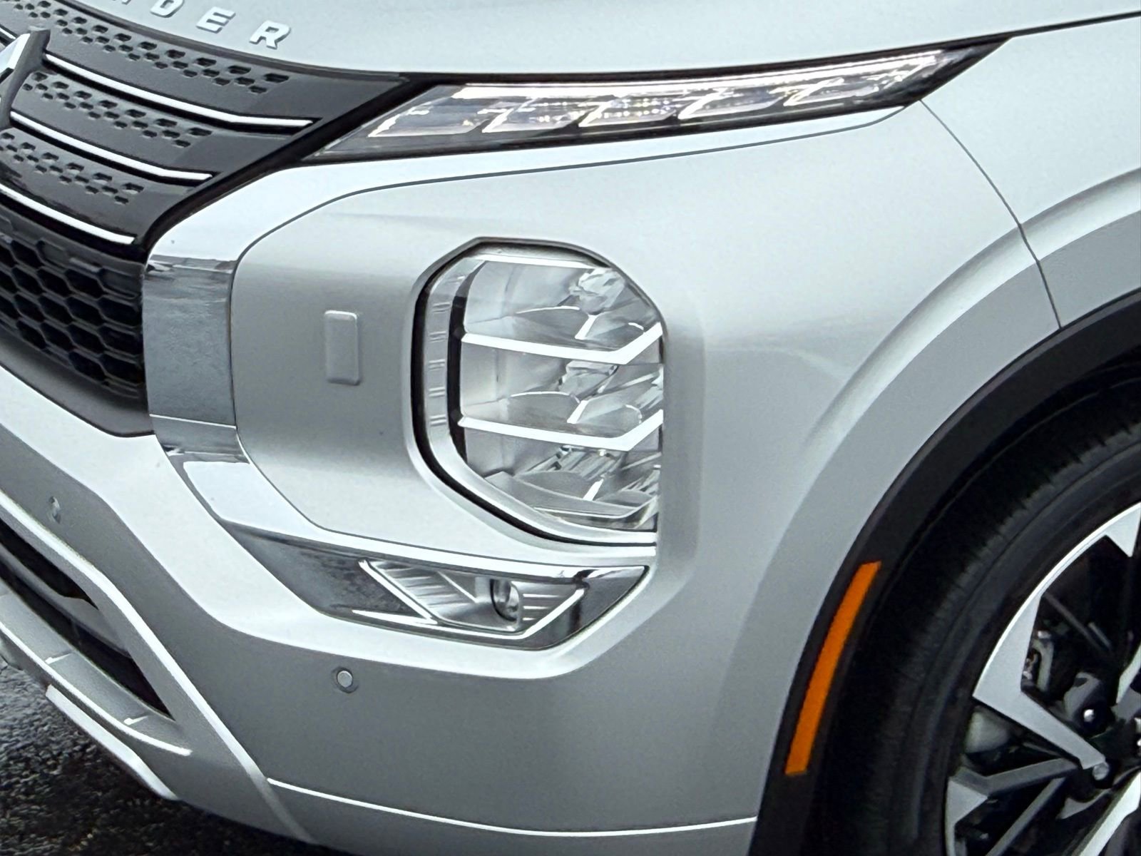 Used 2023 Mitsubishi Outlander SEL image 9