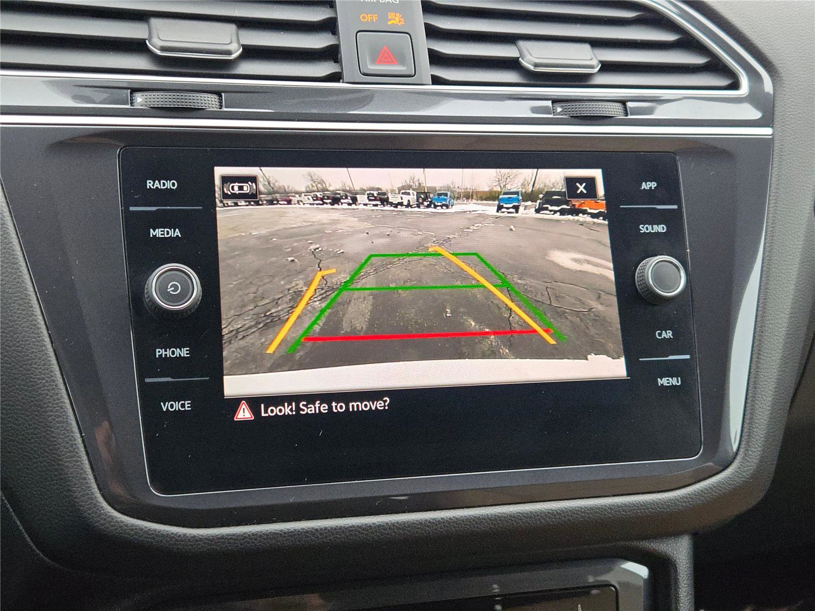 Used 2024 Volkswagen Tiguan SE image 35