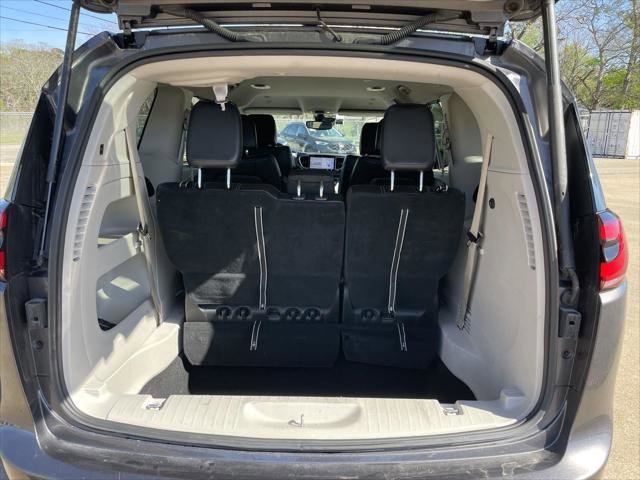 Used 2023 Chrysler Pacifica Touring-L FWD image 48