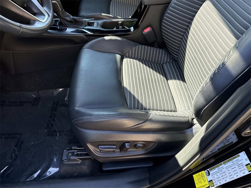 Used 2023 Toyota Corolla Cross XSE w/ Convenience Package image 17