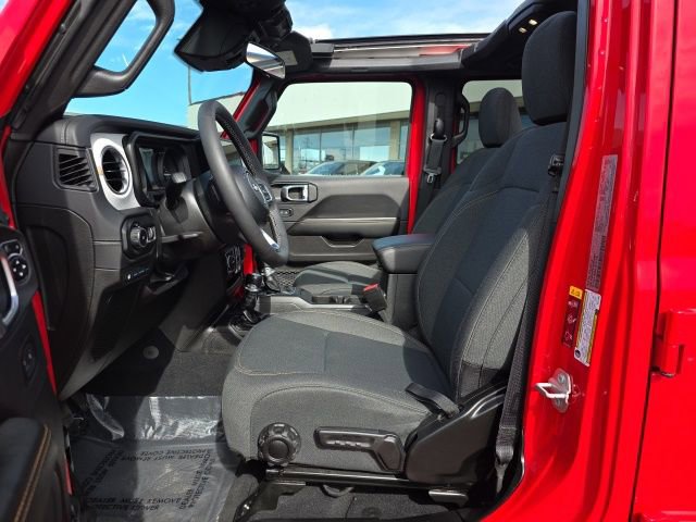 Used 2025 Jeep Wrangler Unlimited Sahara w/ Safety Group image 17