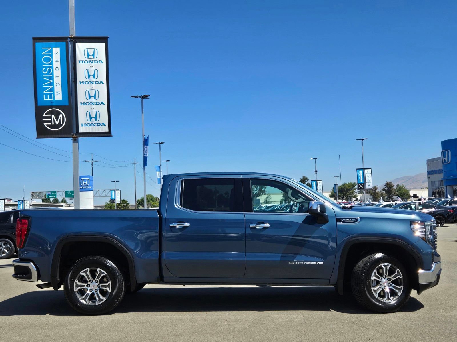 Used 2024 GMC Sierra 1500 SLT RWD image 8