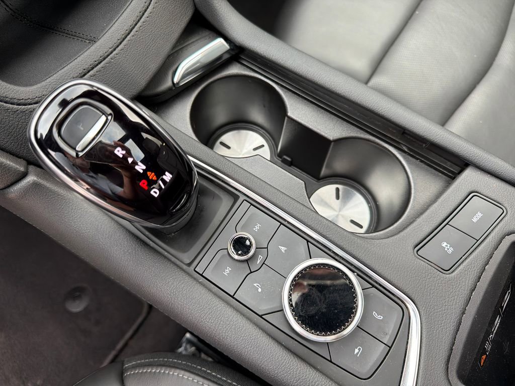 Used 2025 Cadillac XT6 Premium Luxury image 25