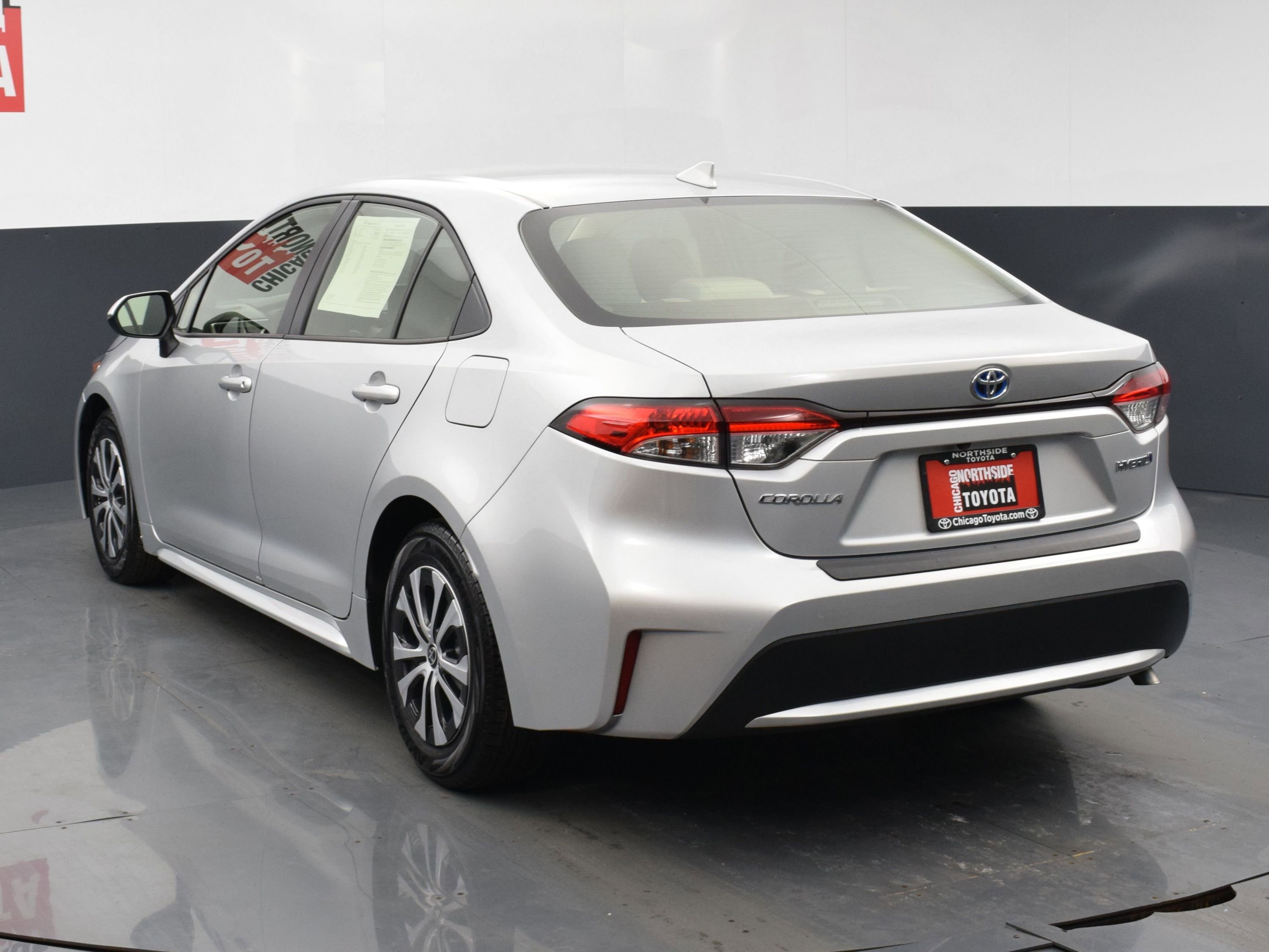 Used 2022 Toyota Corolla LE image 3