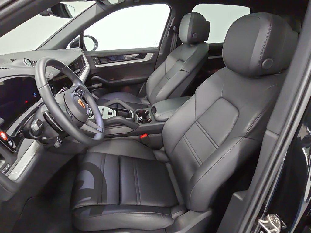 Certified 2026 Porsche Cayenne AWD/4WD image 5