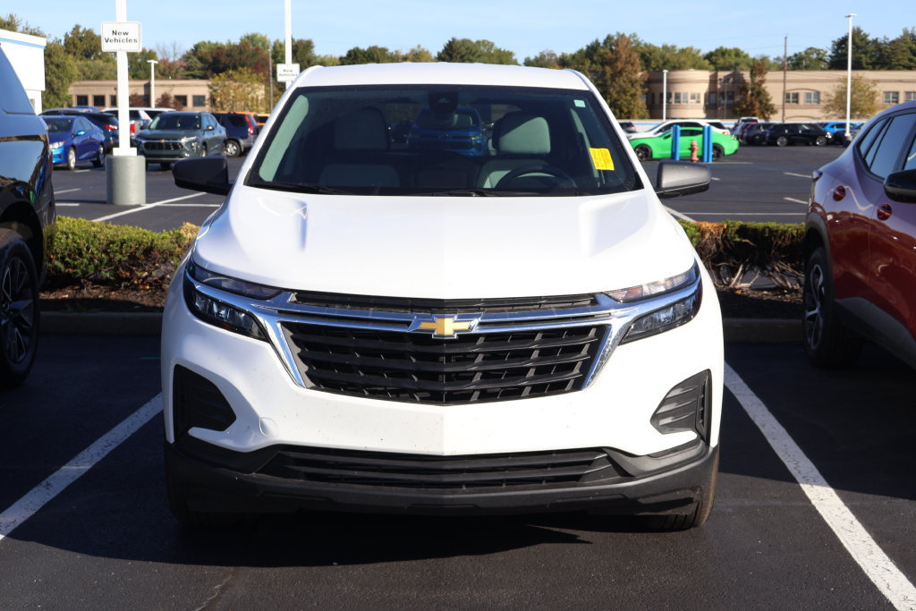 Used 2024 Chevrolet Equinox LS w/ LS Convenience Package FWD image 2