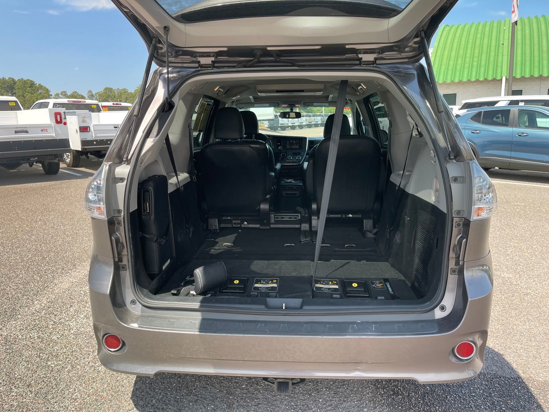 Used 2017 Toyota Sienna SE Premium FWD image 21