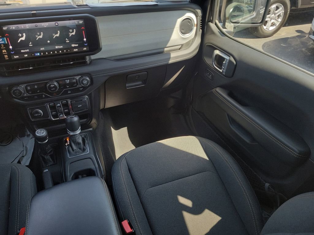 Certified 2025 Jeep Wrangler Unlimited Sahara AWD/4WD image 15