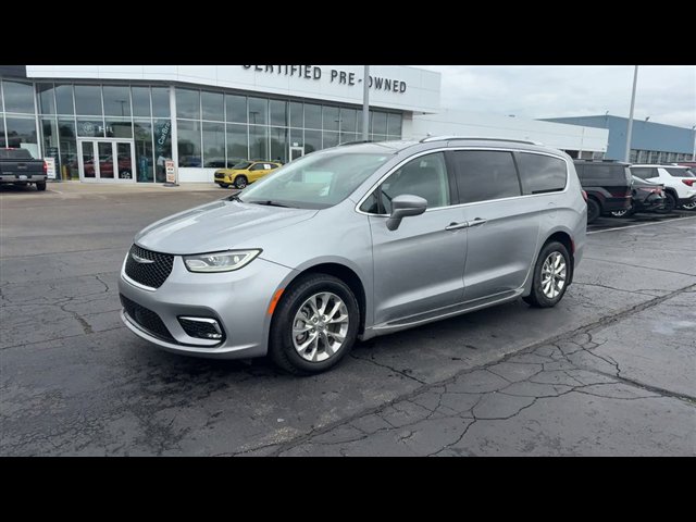 Used 2021 Chrysler Pacifica Touring-L AWD/4WD image 4