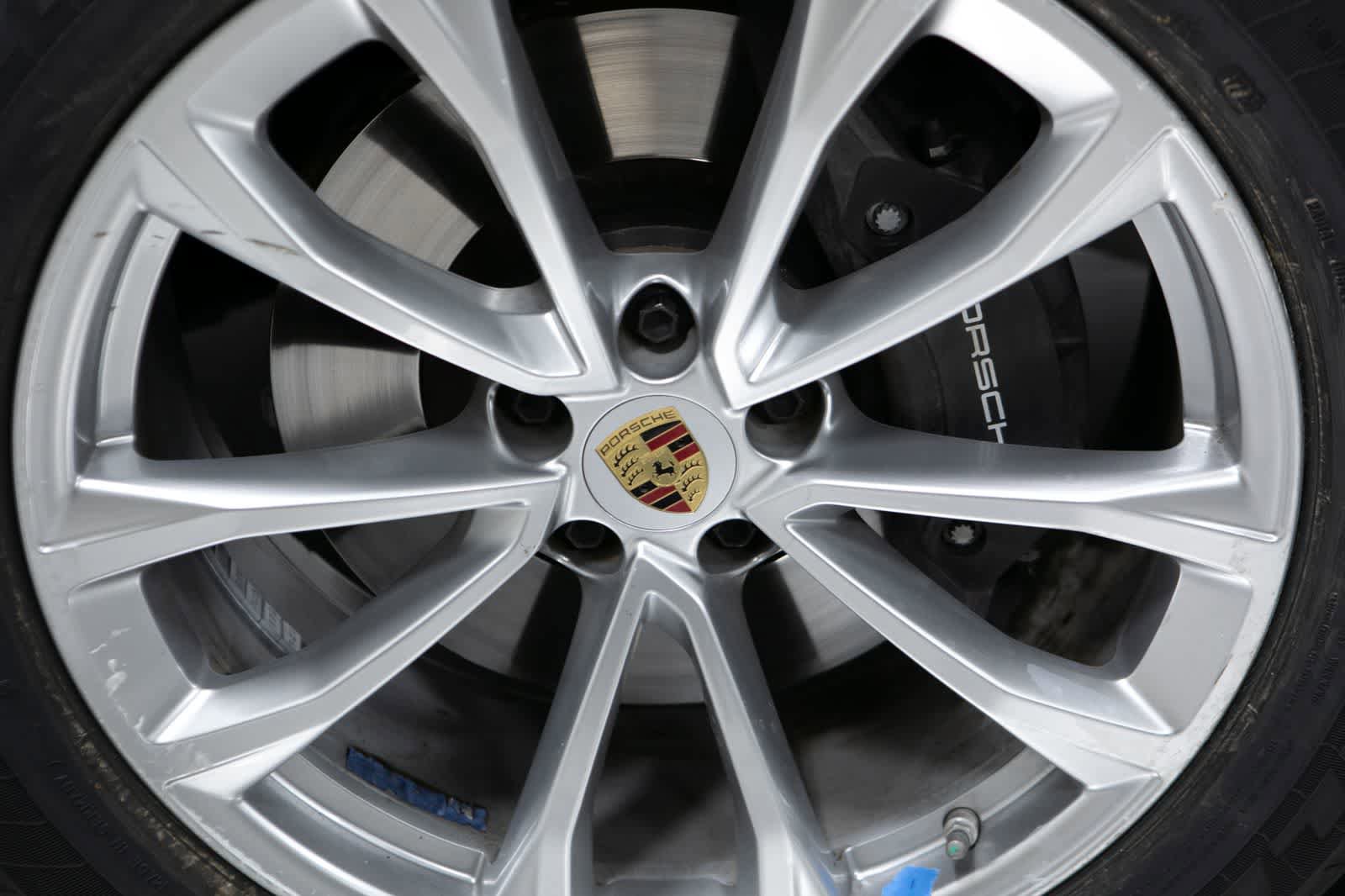 Certified 2024 Porsche Macan AWD/4WD image 11
