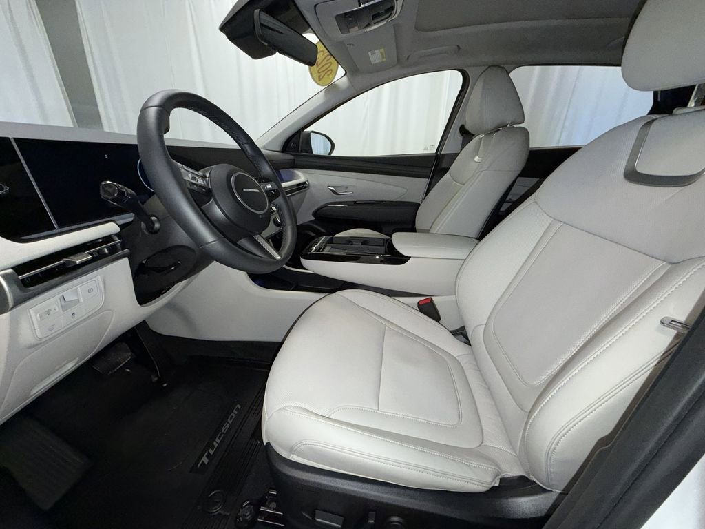 Used 2025 Hyundai Tucson Limited image 13