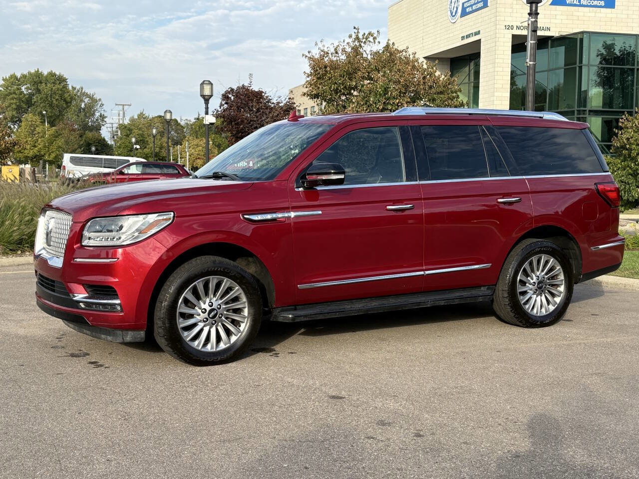 Used 2018 Lincoln Navigator Premiere image 13