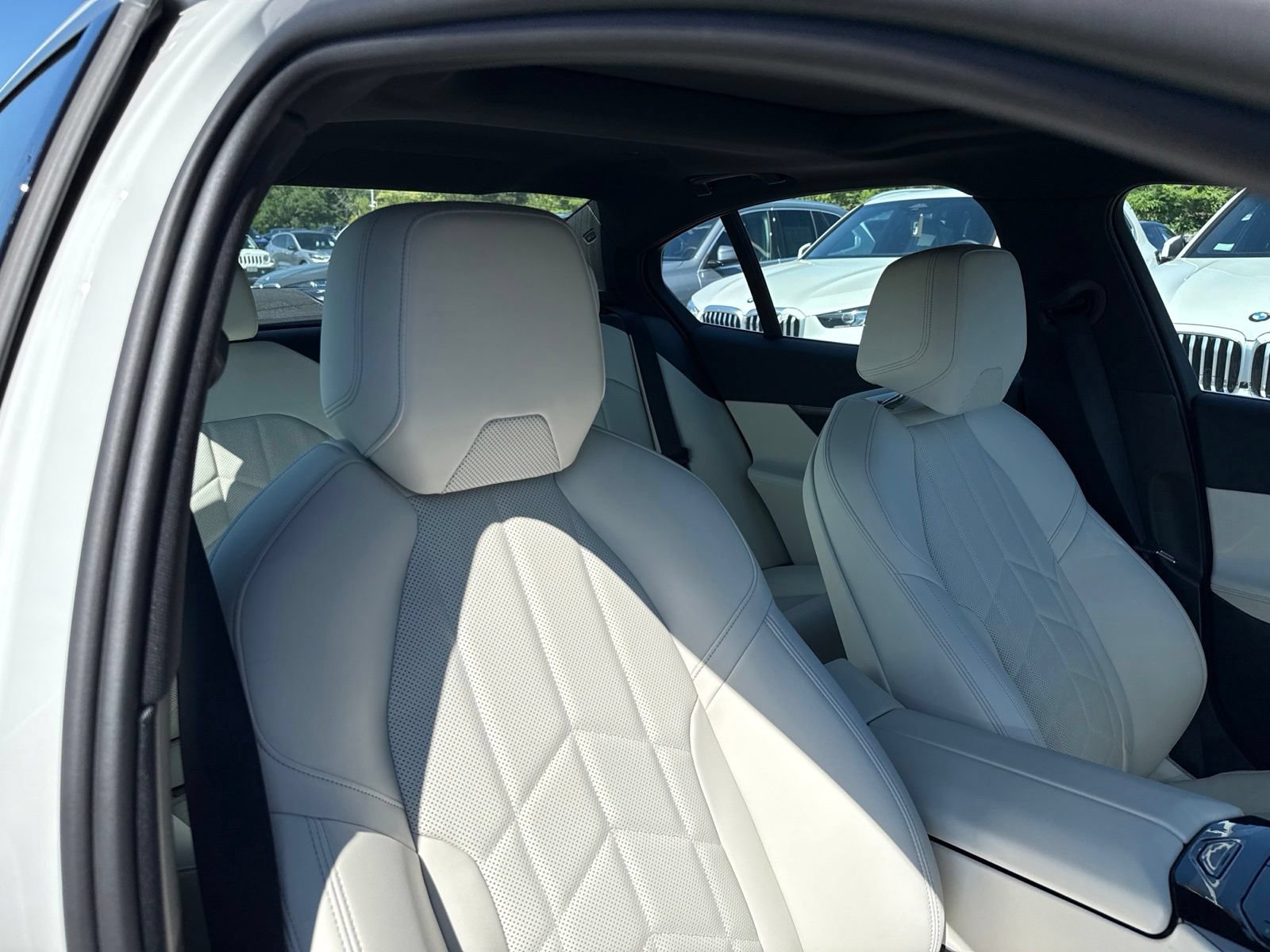Certified 2025 BMW i5 xDrive40 w/ Premium Package AWD/4WD image 35
