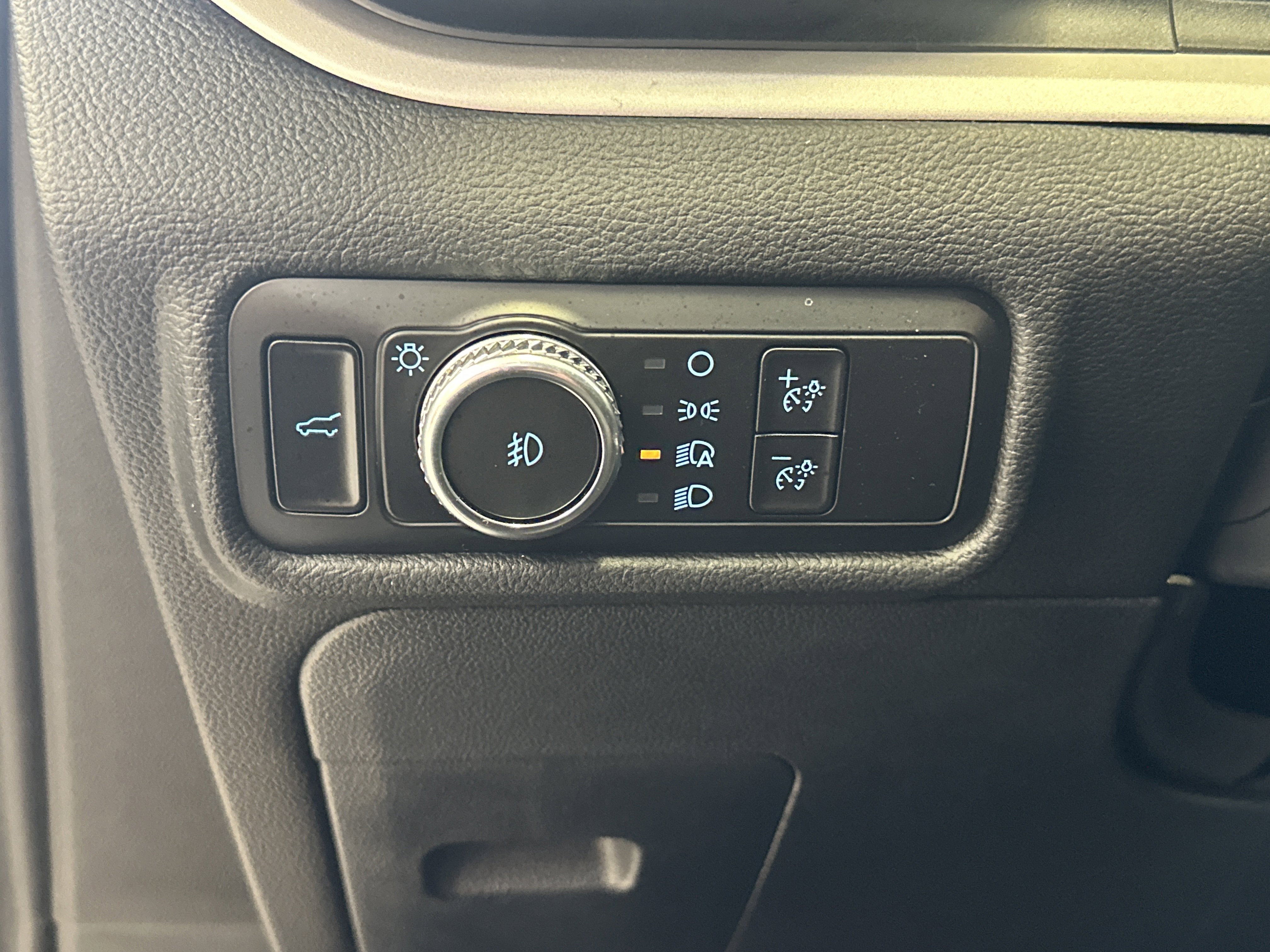 Used 2023 Ford Explorer XLT w/ Equipment Group 202A image 22