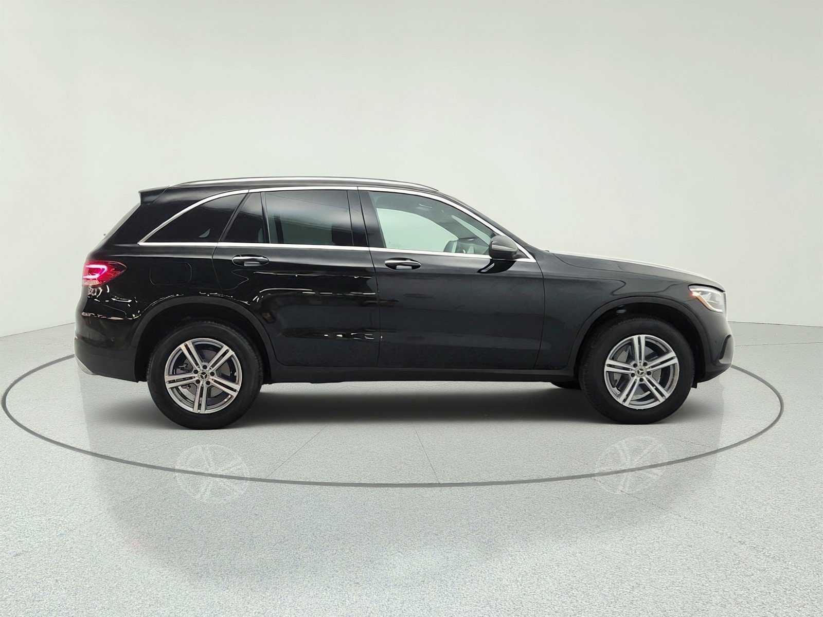 Used 2022 Mercedes-Benz GLC 300 image 4