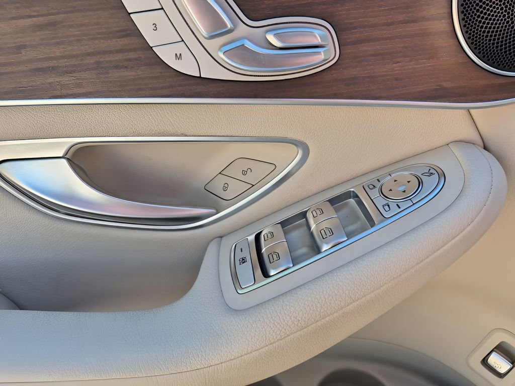 Used 2022 Mercedes-Benz GLC 300 4MATIC w/ Driver Assistance Package image 28